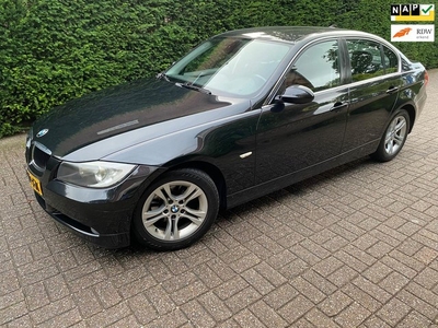 BMW 3-serie 320i AUTOMAAT/NAVIGATIE/PDC/LAGE KM/1e EIGENAAR!