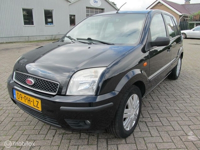 Ford Fusion 1.6-16V Futura, zeer nette staat met NAP pas !!