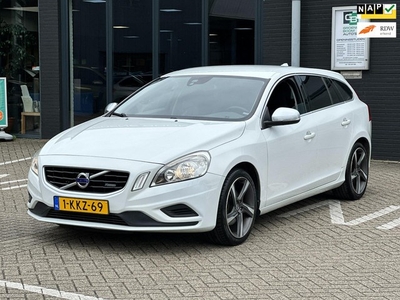 Volvo V60 1.6 T3 R-Design/NAVI/AIRCO/TREKHAAK/NL-AUTO NAP!!