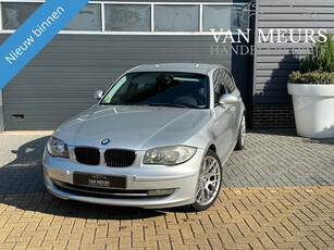 BMW 1-serie 120i Business Line, automaat, trekhaak, airco, 5 deurs, apk 02-2025