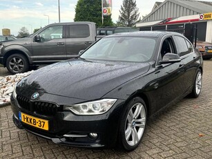 BMW 3-serie 320i Sedan High Executive Zwart Sportline 2013