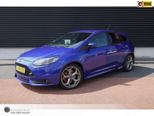 Ford Focus 2.0 EcoBoost ST-2 | Recaro | Keyless | Cruise | Clima | Navi | Stoelverwarming |