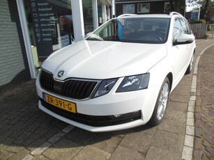 Škoda Octavia Combi 1.5 TSI Greentech Ambition Business 12