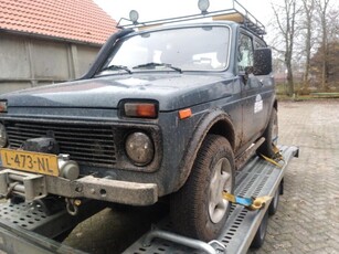 Lada Niva - terrein klaar met 2 lieren en nieuwe APK