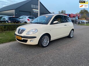 Lancia Ypsilon 1.4-16V Platino CruiseClimaLeder N.A.P