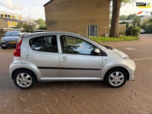 Peugeot 107 AUTOMAAT / Airco / 5 deurs / Leuke auto