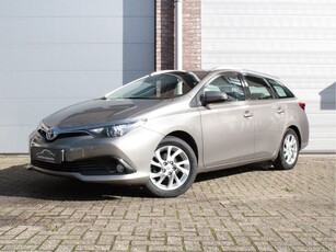 Toyota Auris Touring Sports 1.8 Hybrid Volcano Edition