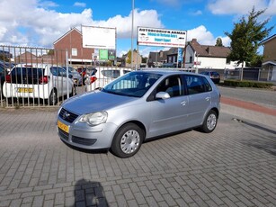 Volkswagen Polo 1.6-16V Optive