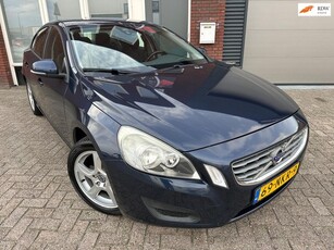 Volvo S60 2.0T Intro Edition / Leder / PDC / Keyless /