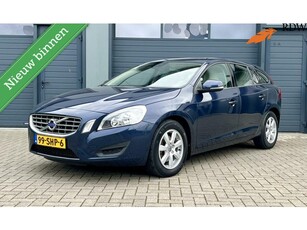 Volvo V60 T3 150pk Momentum Trekhaak Panoramadak