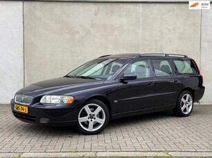 Volvo V70 2.5T Summum, automaat, leer, onderhouden