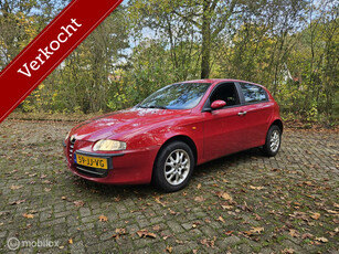 Alfa Romeo 147 1.6 T.Spark Distinctive vol jaar apk!!