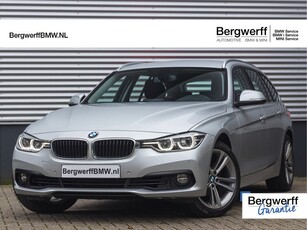 BMW 3 Serie Touring 318i - Trekhaak - LED - Navigatie -