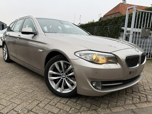 BMW 5 Serie Touring 528XI 4X4 AUTOMAAT HIGH EXECUTIVE NAVI/XENON/MEMORY/LEER/CAMERA