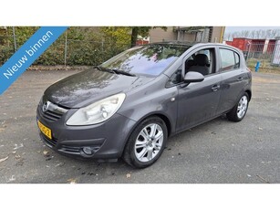 Opel Corsa 1.4-16V Cosmo NETTE AUTO RIJDT EN SCHAKELT GOED