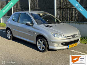 Peugeot 206 1.4-16V XS UNIEK!! NAP/AIRCO/NWE KOPPAKKING/NWE DISTRIBUTIE