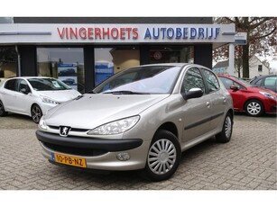 Peugeot 206 1.6-16V * AUTOMAAT * Luxe Gentry ! Kilometer