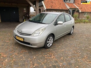 Toyota Prius Dealer onderhouden