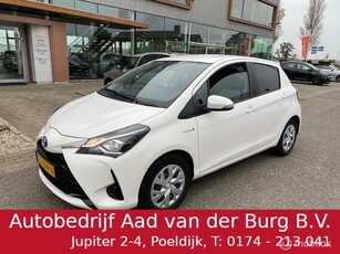 Toyota Yaris 1.5 Hybrid Dynamic Automaat met een hoge instap , Verbruik 1 ltr. 20 km , Camera achter , Climate controle , Cruise controle ,