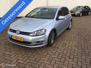 Volkswagen Golf 1.6 TDI Edition BlueMotion Leer