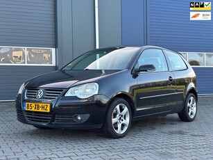 Volkswagen Polo 1.4-16V Comfortline Airco + Cruise