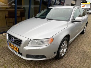 Volvo V70 2.5FT Momentum 230PK H.LEER / ECC / PDC / XENON