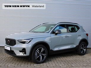 Volvo XC4 2. B3 Plus Dark Automaat / Panoramadak / Leder interieur / 36* camera / Trekhaak / All seasonbanden / Reservewiel