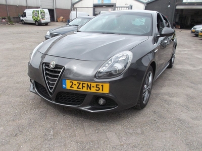 Alfa Romeo Giulietta 1.4 T Exclusive qvline airco half leer navi