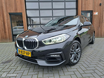 BMW 1-SERIE 118i AUT VIRTUAL LED CARPLAY NAVIGATIE SPORT BTW