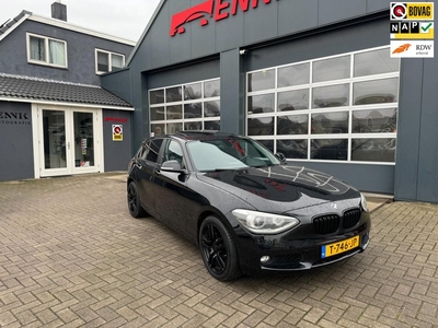 BMW 1-serie 118i High Executive Sport / Schuifdak / Groot scherm / Stoelverw / trekhaak.