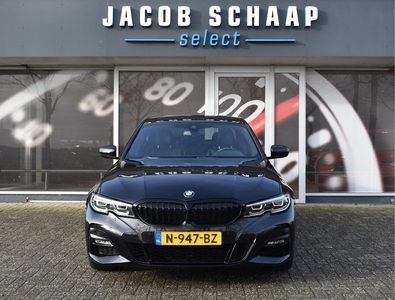 BMW 3 Serie 318i M-Sport Business / Pano-Schuifdak / 19