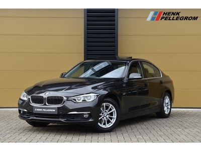 BMW 3-serie 320i Luxury * Schuifdak * Leder * Sportstuurwiel *