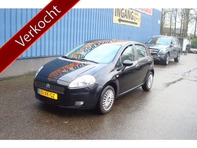 Fiat Grande Punto 1.4 Dynamic - 143825km NAP - Nieuwe APK tot 08-02-2025 - Airco - Cruise control - Metalic lak - 4 nieuwe banden - Distributie riem vervangen - Radio/cd - Elec. ramen voor - Centrale deurvergrendeling