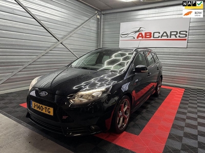 Ford Focus Wagon 2.0 EcoBoost ST-3 - Full option - 250PK