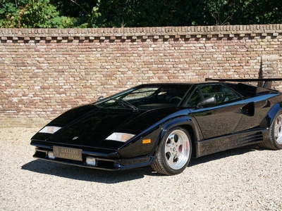 Lamborghini Countach 5000 Quattrovalvole Fuel injection, stunning paint, 17 inch wheels, Only 33.692 kilometres from new!