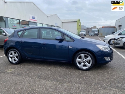 Opel Astra 1.6 Edition NAVI PARKEER SENSOREN CRUISE