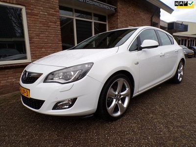 Opel Astra 1.6 Turbo Sport / Leder / Navi / Xenon / 18 Inch