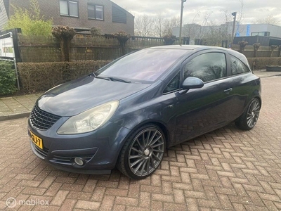 Opel Corsa 1.4-16V Sport Stuur en Stoelverwarming