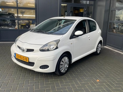 Toyota Aygo 1.0-12V Comfort 5-deurs Centrale