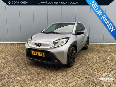 Toyota Aygo X 1.0 VVT-i S-CVT first | NL Auto | DLR onderhouden | Trekhaak t.b.v. Fietsendrager | 18 inch LM Velgen | Apple Carplay / Android Auto |