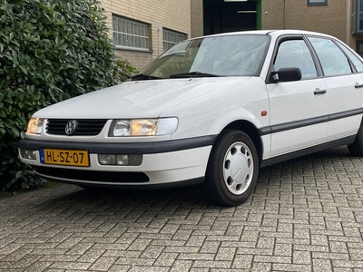 Volkswagen Passat 1.8 CL SEDAN BJ 94 NAP LOGISCH SCHADEVRIJ AIRBAGS VOOR RADIO-CD APK 03-24