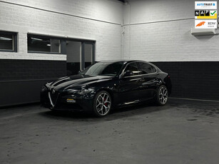 Alfa Romeo Giulia 2.0T TI, Leder, Pano, H&K, Camera, Automaat, zeer volle uitvoering,1e eigenaar