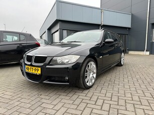 BMW 3-serie 320i Touring High Executive Zwart. Nette auto! Airco Navigatie