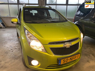 Chevrolet Spark 1.0 16V LS Bi-Fuel 5 DEURS LEKKER ZUINIG OP LPG NET GROTE ONDERHOUDSBEURT EN APK GEHAD ZÉÉR NETTE AUTO.