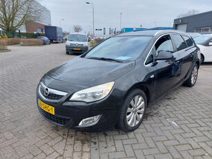 Opel Astra Sports Tourer 1.4 Cosmo Lichte schade