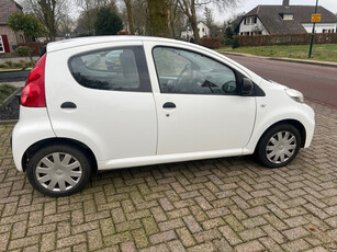 Peugeot 107 1.0-12V XR