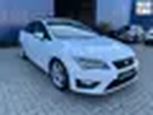 SEAT Leon ST 1.8 TSI FR / PANO / NAVI / 180PK / CRUISE / CLIMATE / PDC / TREKHAAK / STOELVERWARMING