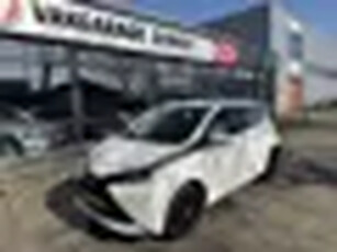 Toyota Aygo 1.0 VVT-i x-play CAMERA-AIRCO-NAVI (bj 2016)