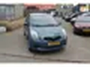 Toyota Yaris 1.0 VVTi +