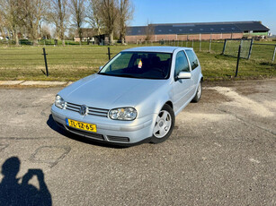 Volkswagen Golf 1.8-5V Highline / 125pk / Nieuwe APK /